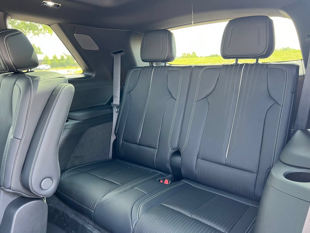 New 2027 Cadillac Vistiq Sport w/ LPO, Floor Liner Package AWD/4WD image 7