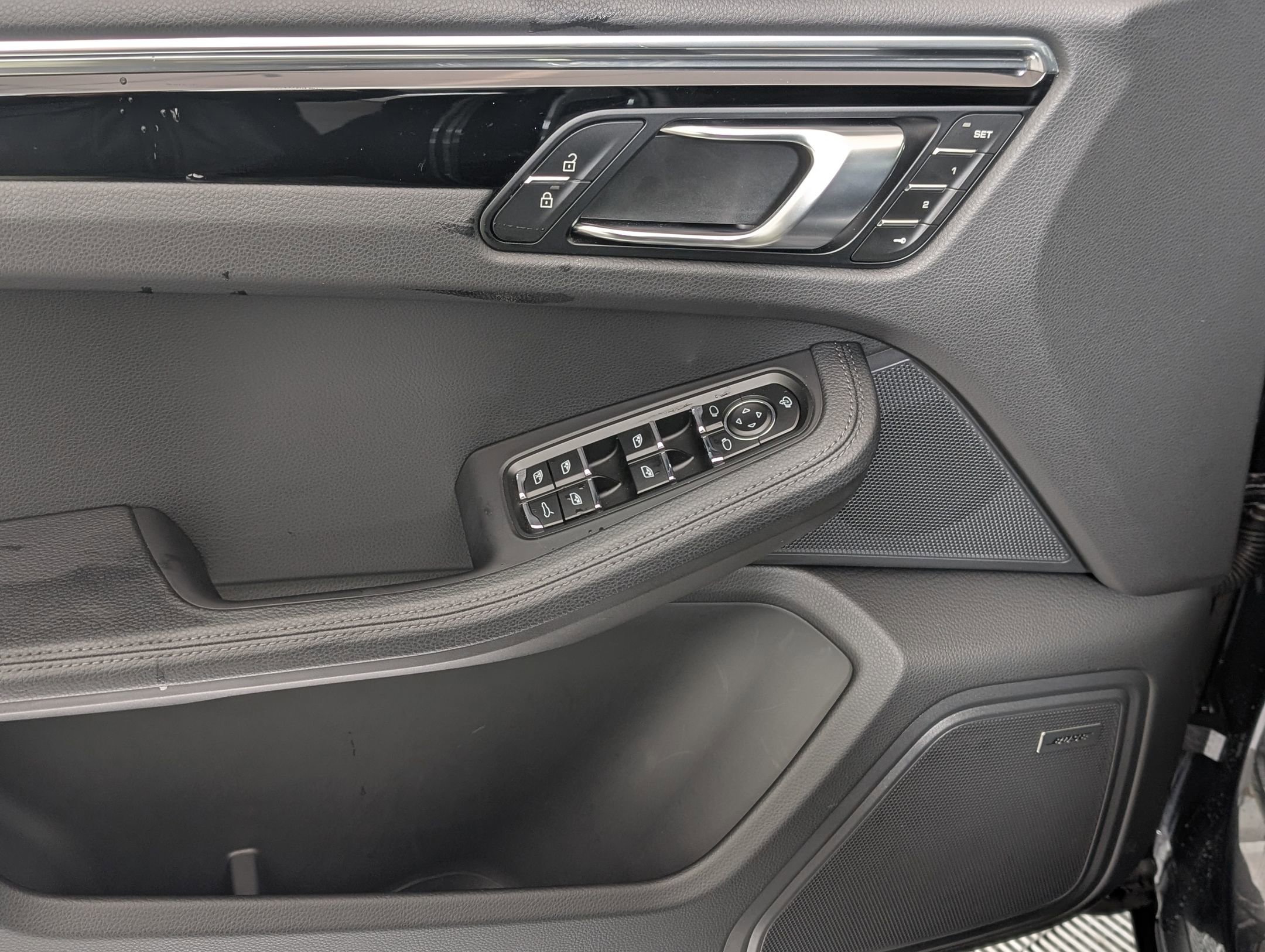 Used 2025 Porsche Macan image 16