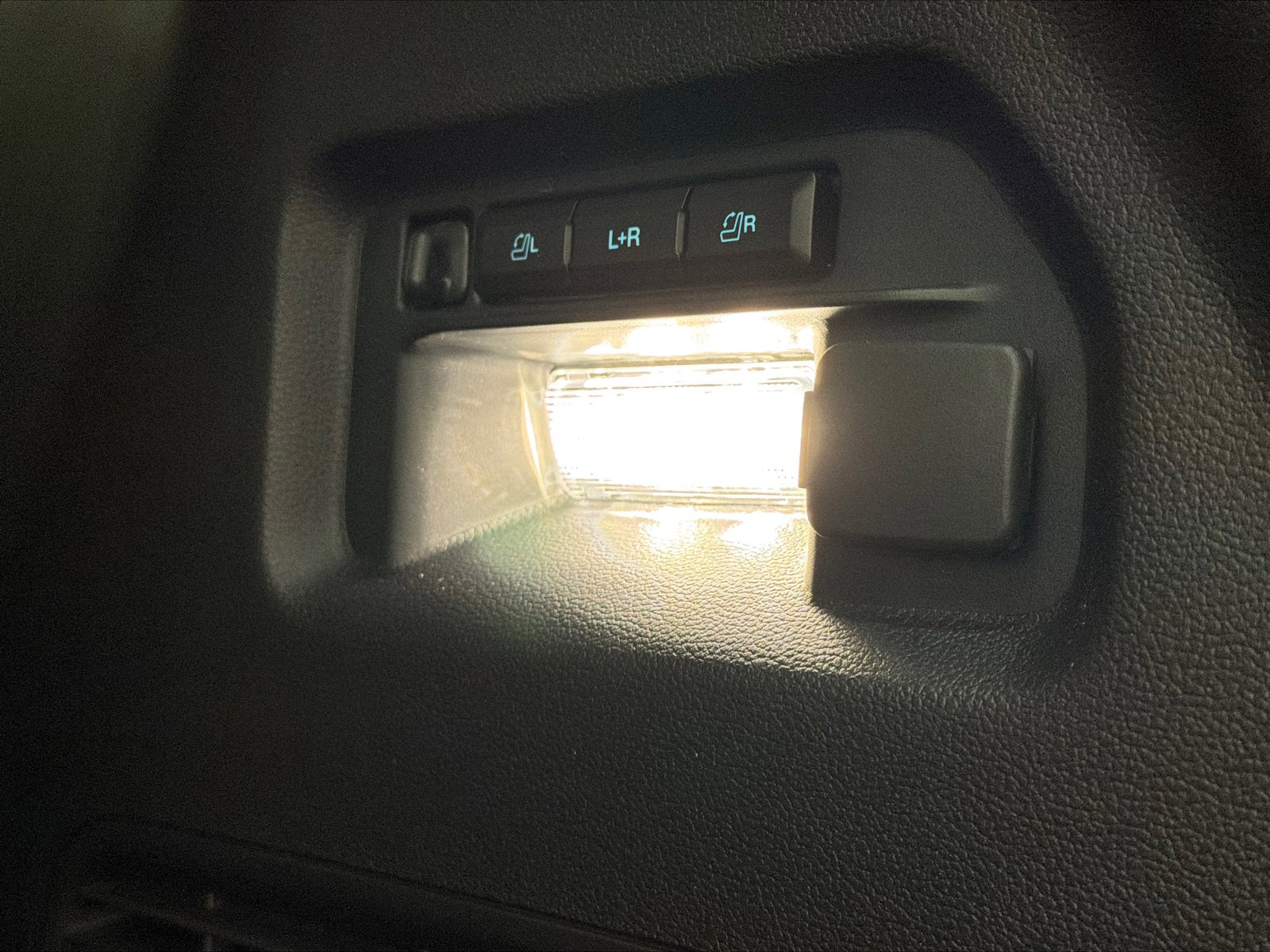 Used 2025 Ford Explorer Platinum w/ Ultimate Package image 9