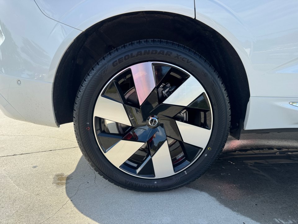 Certified 2023 Volvo XC60 T8 Plus w/ Climate Package AWD/4WD image 23