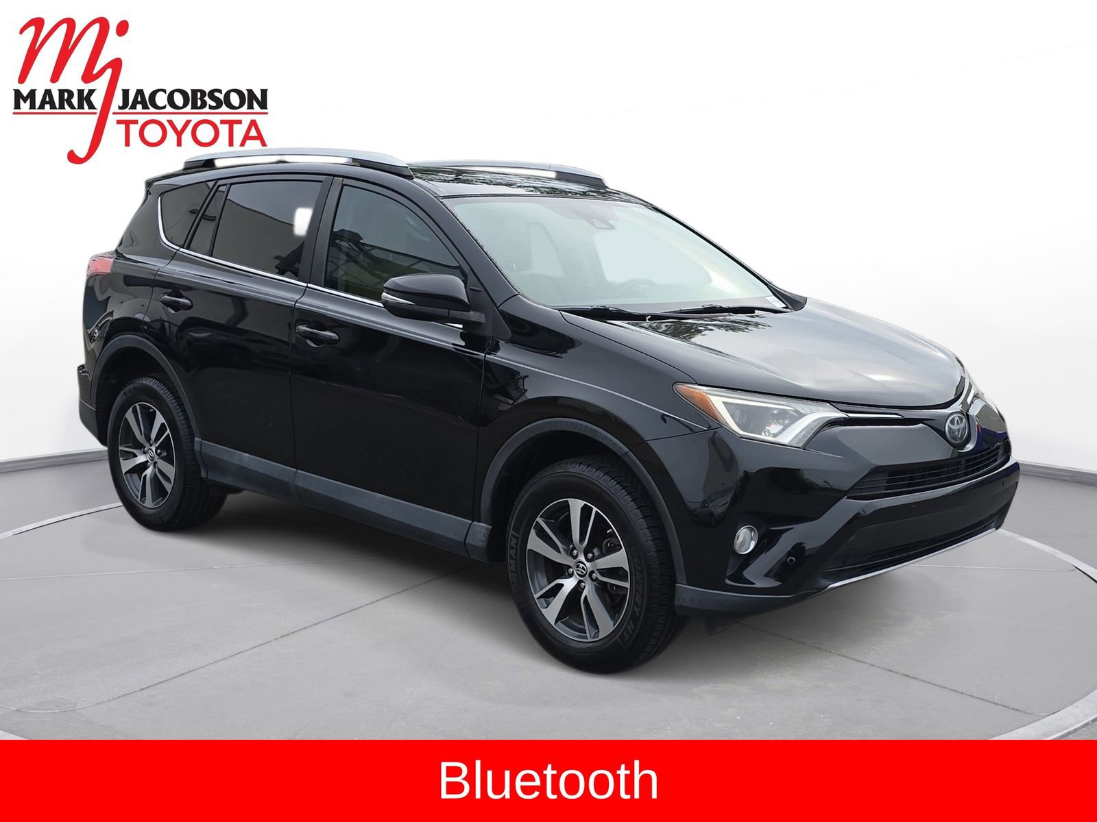 Used 2017 Toyota RAV4 XLE image 4