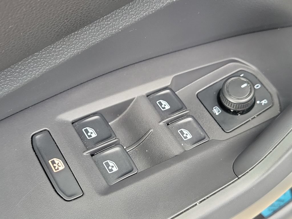 Used 2019 Volkswagen Jetta SE w/ Cold Weather Package FWD image 20