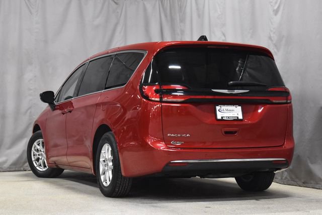 Certified 2024 Chrysler Pacifica Touring-L image 2