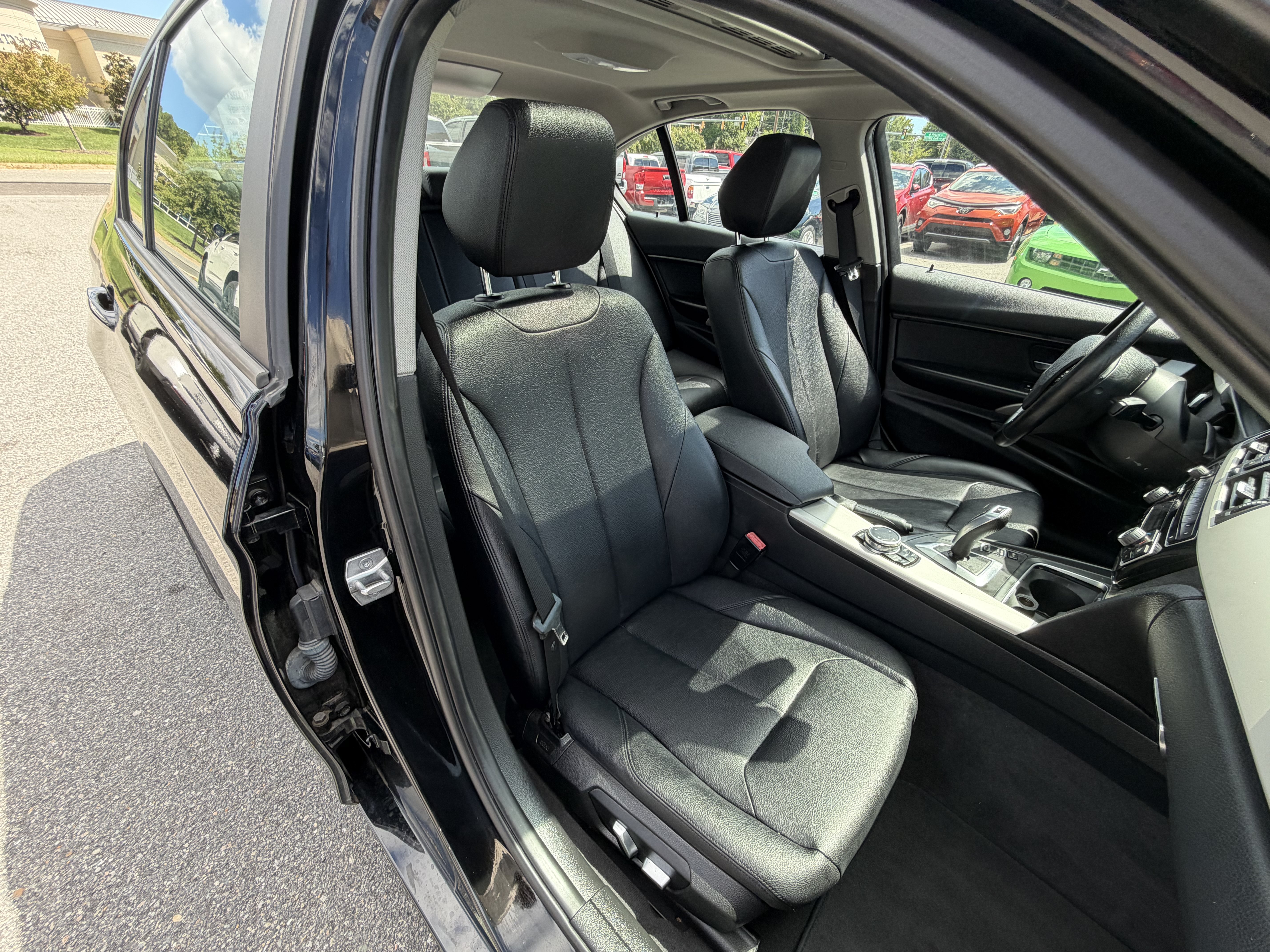 Used 2016 BMW 320i Sedan RWD image 16