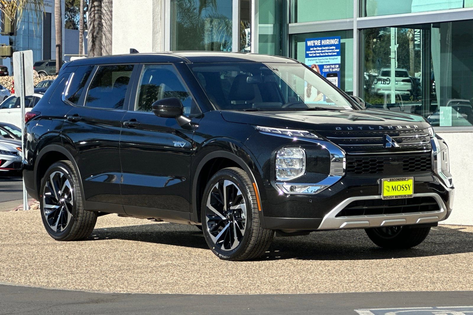 New 2025 Mitsubishi Outlander SE image 2