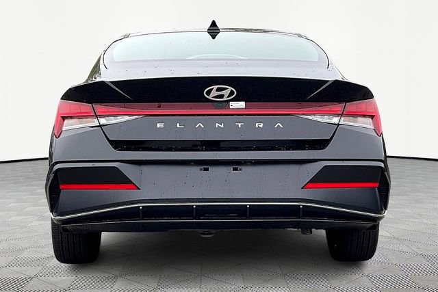 Used 2025 Hyundai Elantra SEL w/ Cargo Package image 4