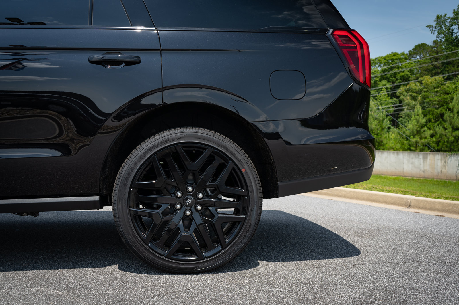 New 2026 Ford Expedition Platinum w/ Stealth Performance Package AWD/4WD image 13