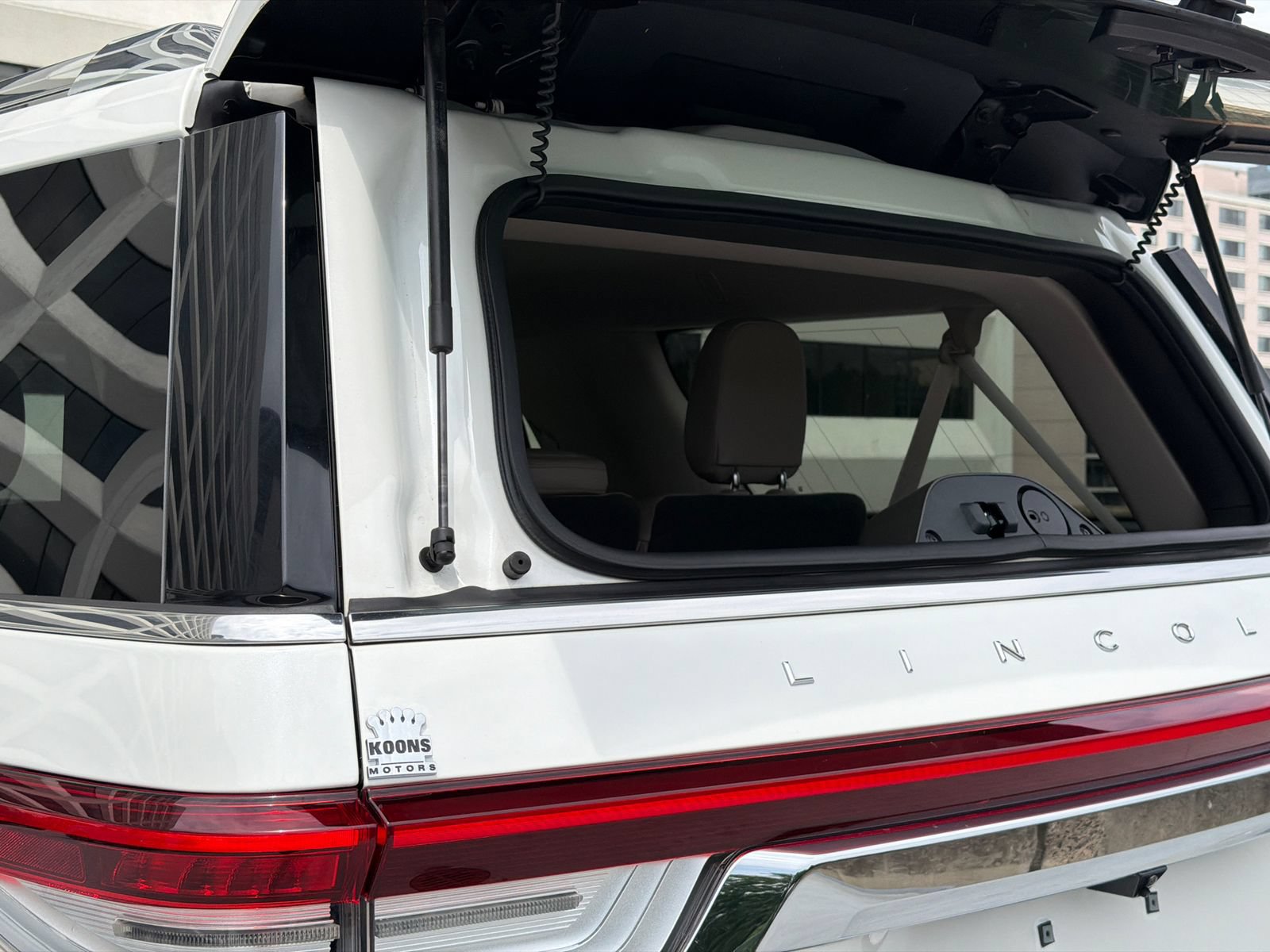 Certified 2023 Lincoln Navigator L Reserve AWD/4WD image 8
