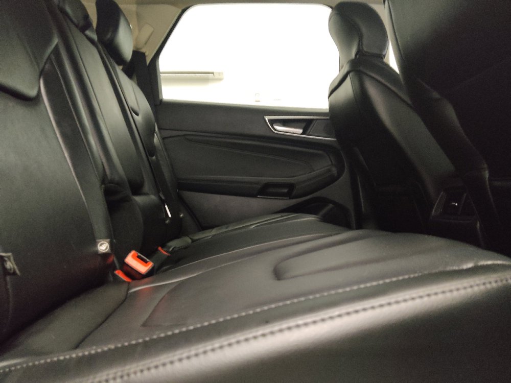 Used 2019 Ford Edge Titanium FWD image 19