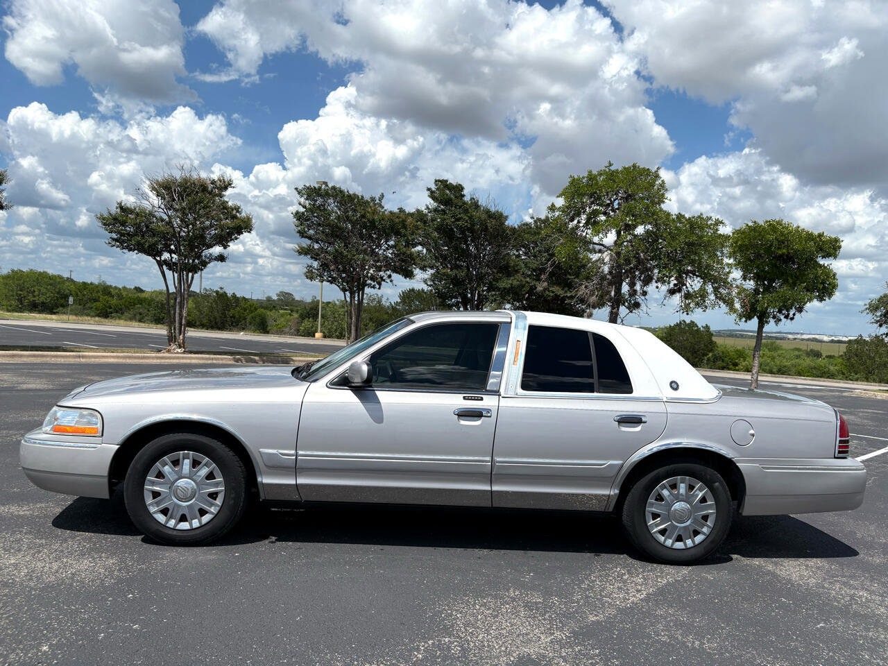 Used 2005 Mercury Grand Marquis GS image 2