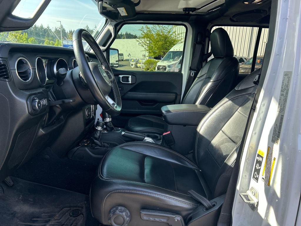 Used 2022 Jeep Wrangler Unlimited Sahara AWD/4WD image 16