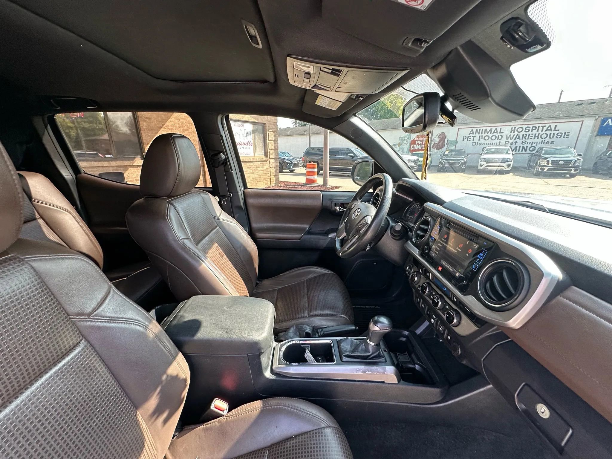 Used 2018 Toyota Tacoma Limited image 12