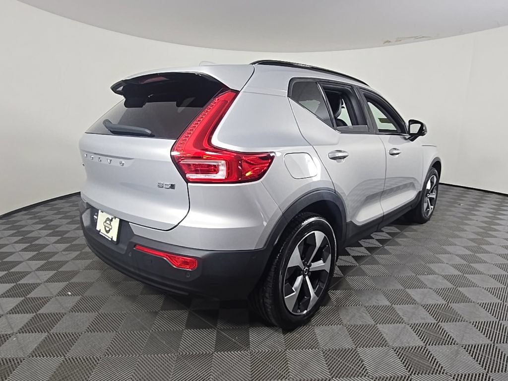 Certified 2023 Volvo XC40 B5 Ultimate w/ Climate Package AWD/4WD image 11