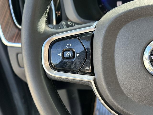 Used 2023 Volvo XC60 B5 Plus image 36