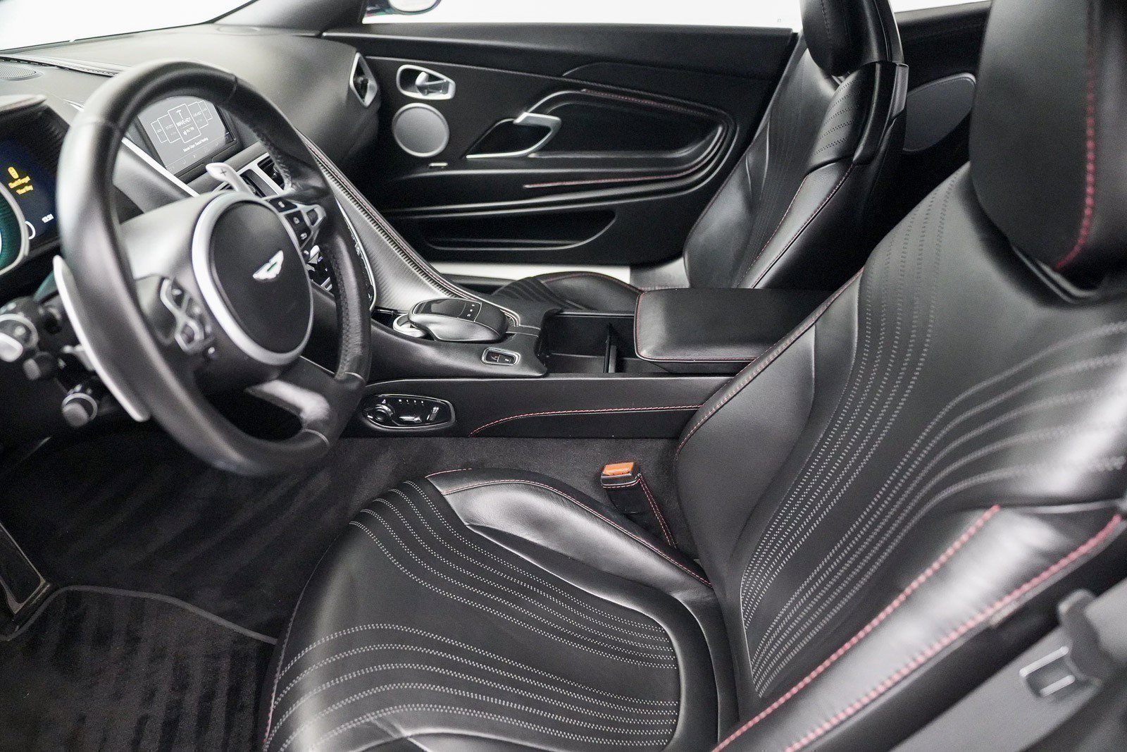 Used 2018 Aston Martin DB11 V12 image 24