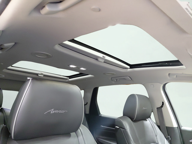 Used 2020 Buick Enclave Avenir w/ Avenir Technology Package AWD/4WD image 18