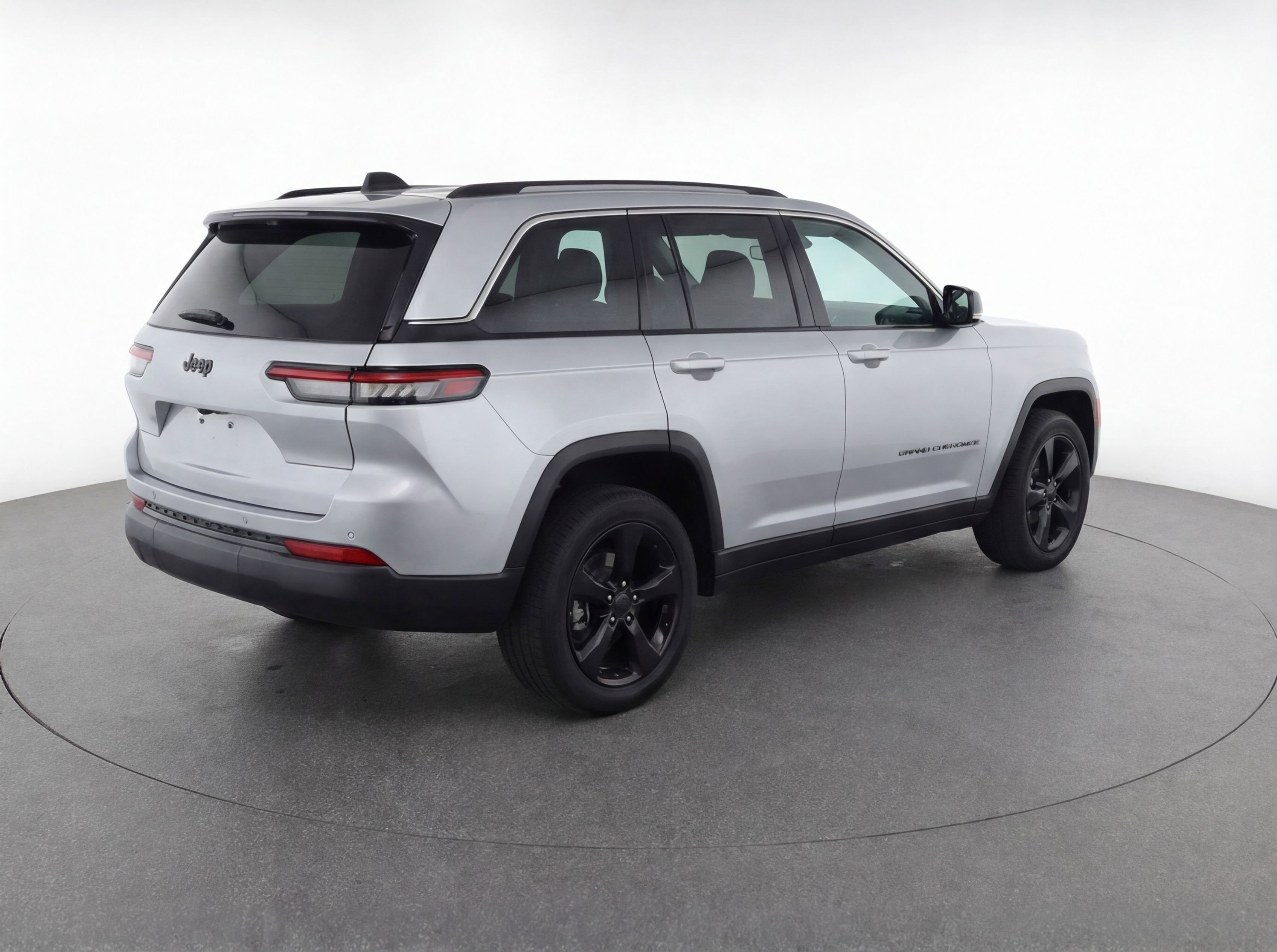 Used 2023 Jeep Grand Cherokee L Laredo RWD image 9