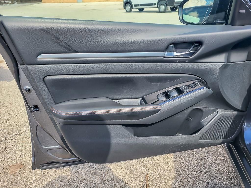 Used 2024 Nissan Altima 2.5 SR image 19