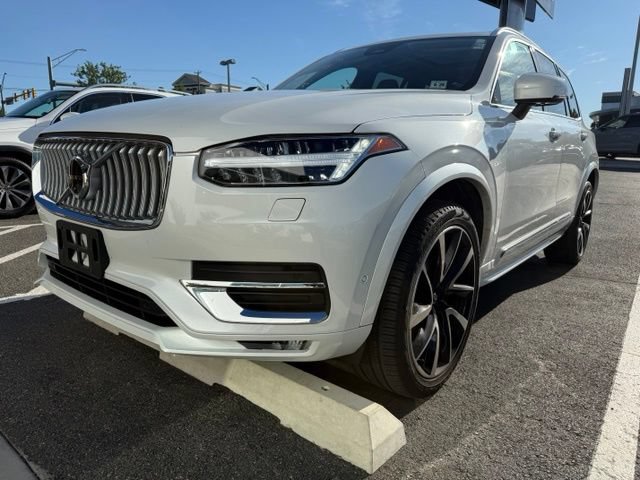 Used 2023 Volvo XC90 B6 Plus AWD/4WD image 2