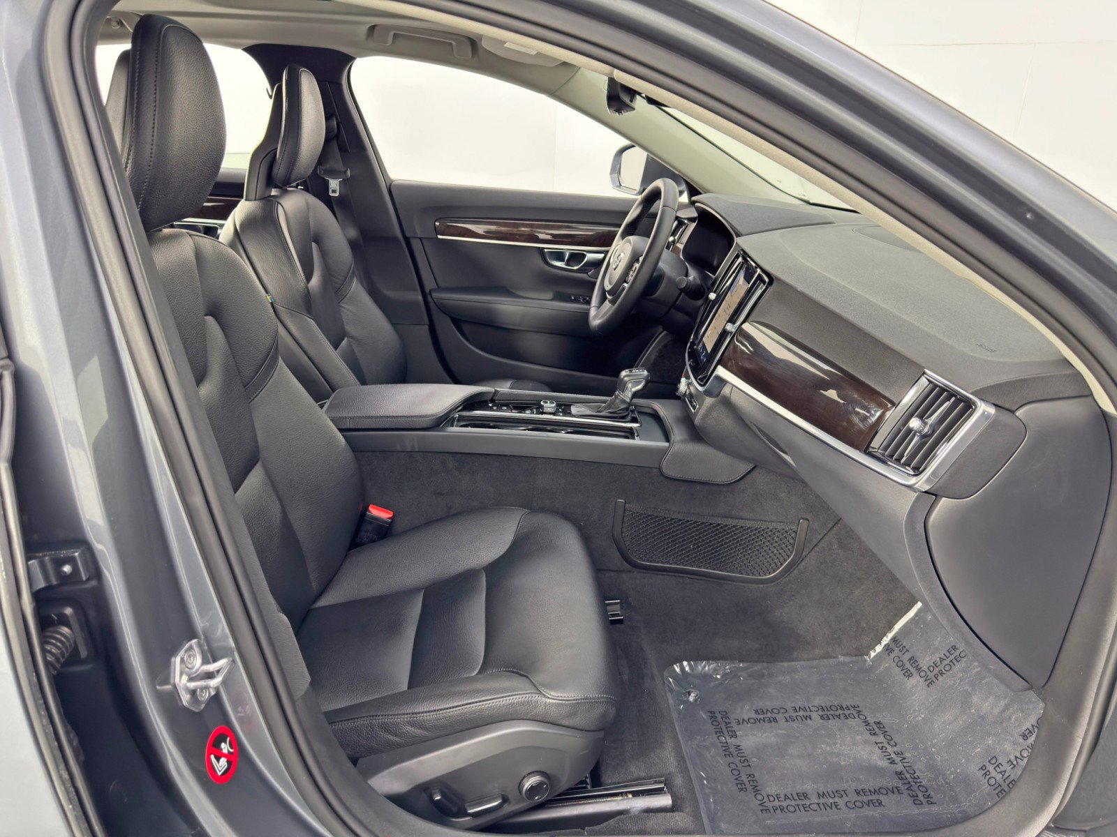 Used 2017 Volvo S90 T5 Momentum w/ Convenience Package image 15