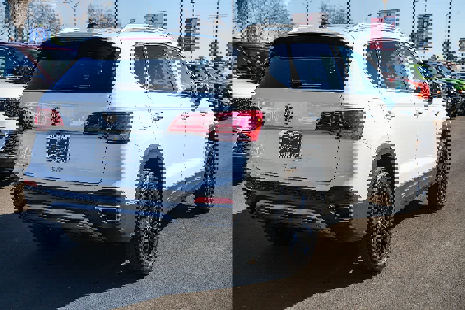 Used 2024 Volkswagen Taos SE image 4