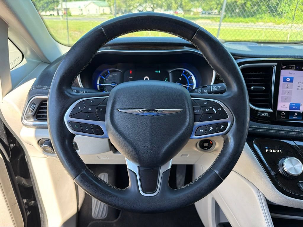 Used 2023 Chrysler Pacifica Limited FWD image 15