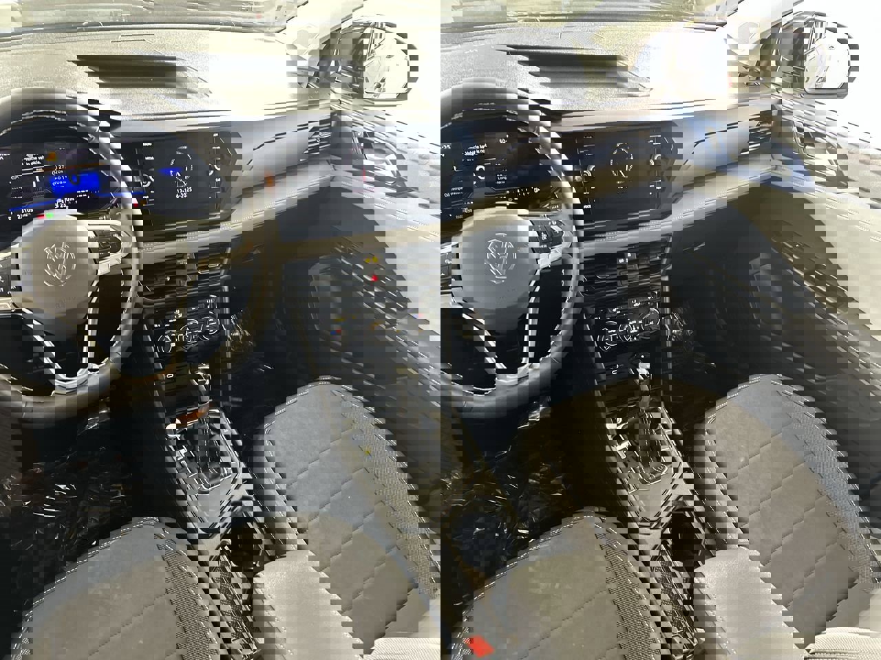 Used 2024 Volkswagen Taos SE image 22