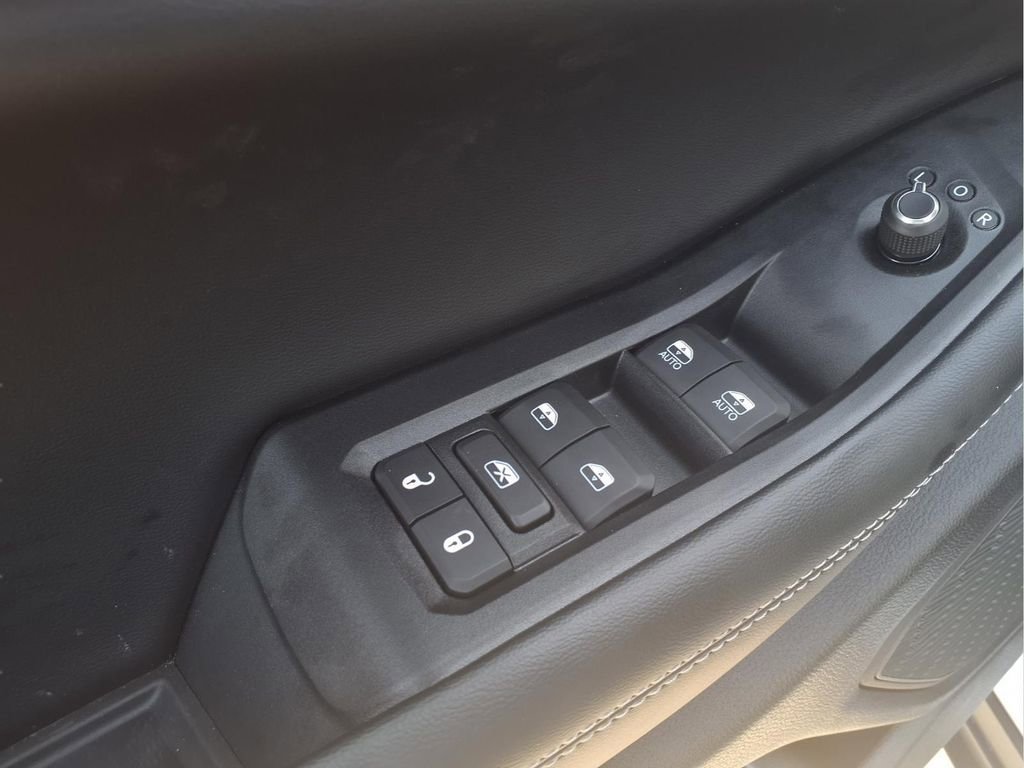 New 2026 Jeep Grand Cherokee Laredo image 4