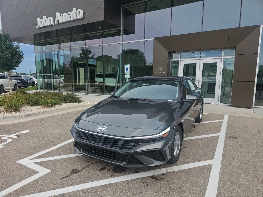 New 2026 Hyundai Elantra SE