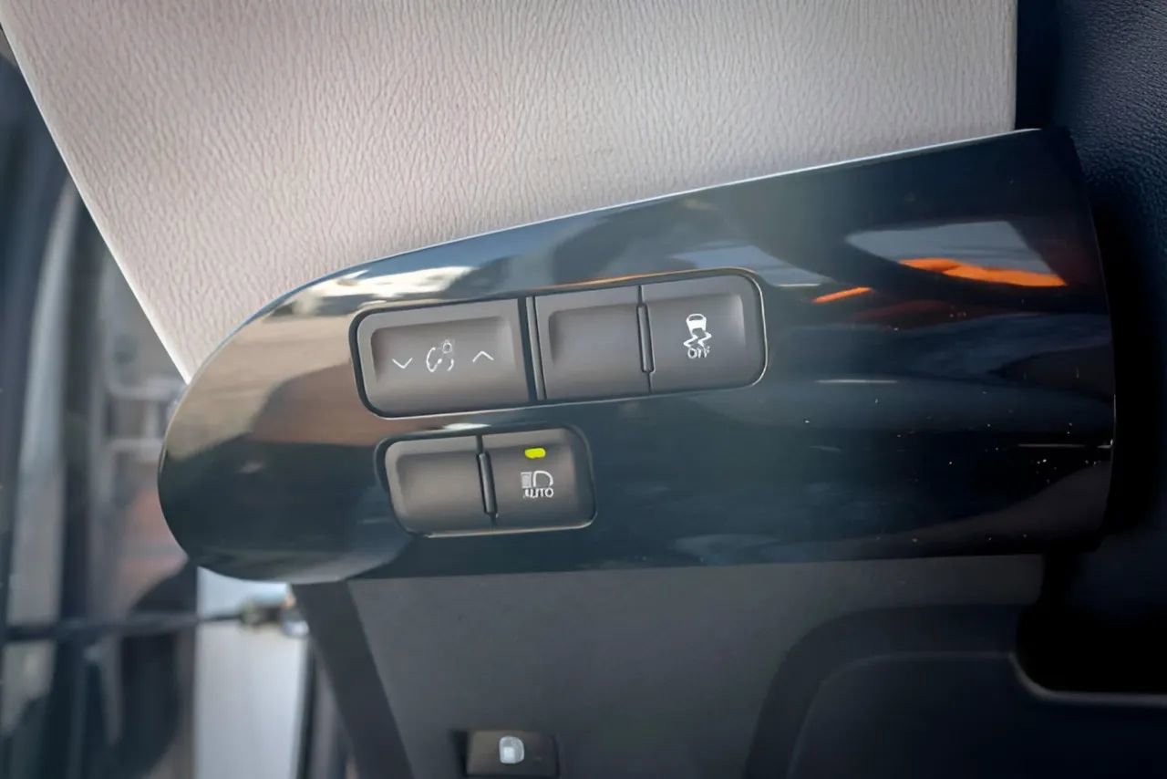 Used 2016 Toyota Prius Three Touring image 21