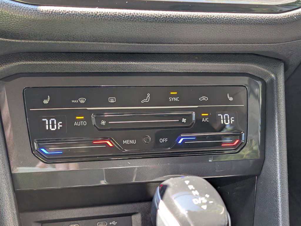 Used 2022 Volkswagen Tiguan SE image 38