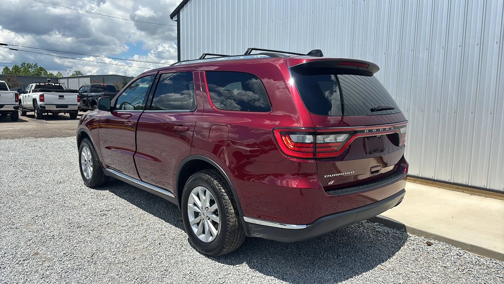 Used 2023 Dodge Durango SXT AWD/4WD image 3
