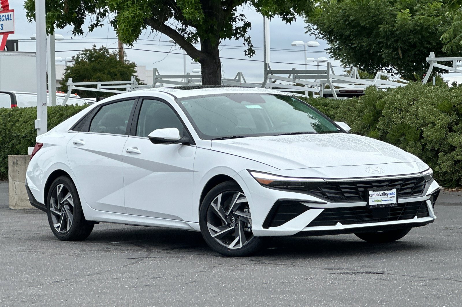 New 2026 Hyundai Elantra Limited FWD image 2