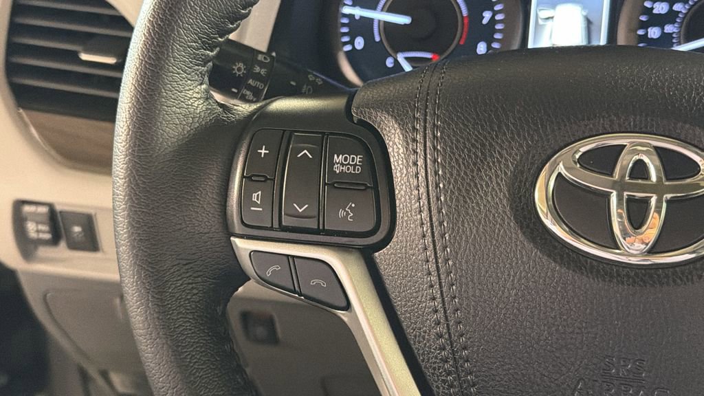 Used 2020 Toyota Sienna XLE image 22