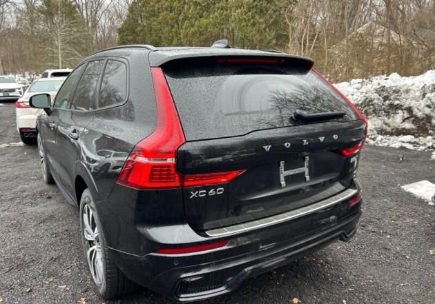 Used 2024 Volvo XC60 B5 Core w/ Protection Package Premier image 4