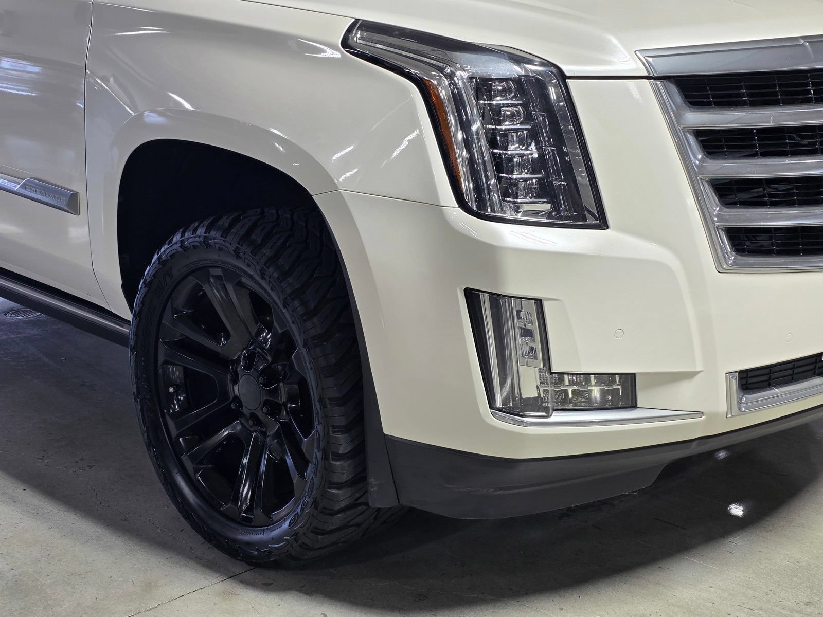 Used 2015 Cadillac Escalade Premium AWD/4WD image 10