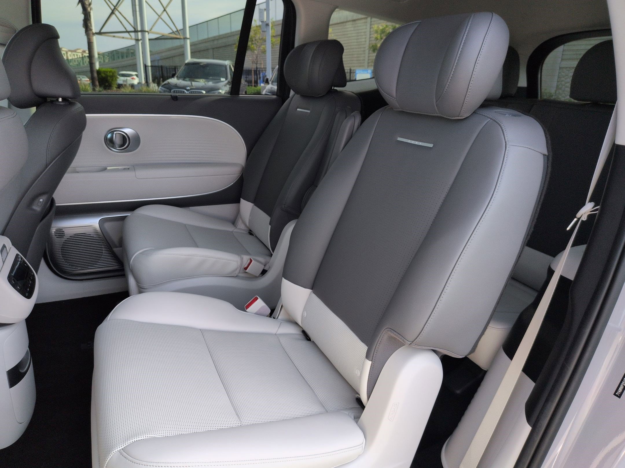 Used 2026 Hyundai Ioniq 9 Limited image 31