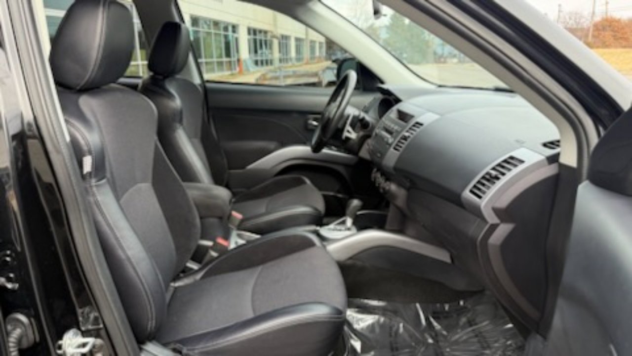 Used 2012 Mitsubishi Outlander SE image 17