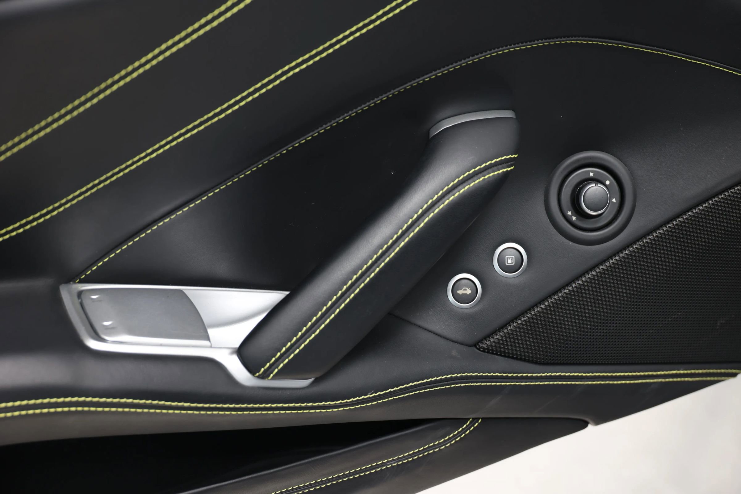 Used 2015 Ferrari California T image 12