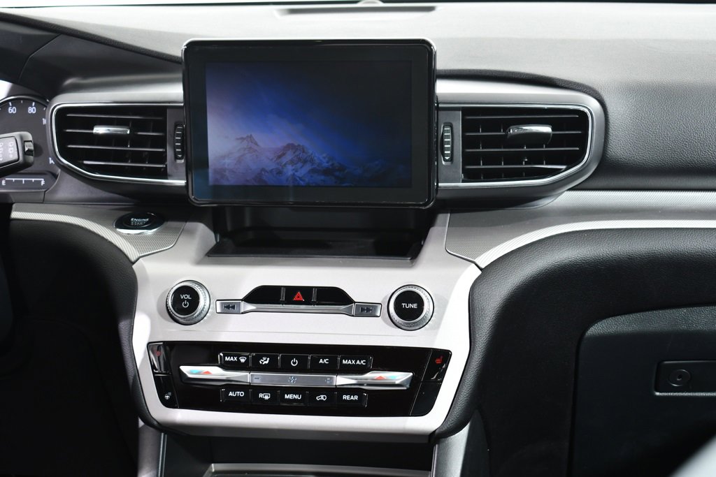 Used 2023 Ford Explorer XLT w/ Equipment Group 202A image 9