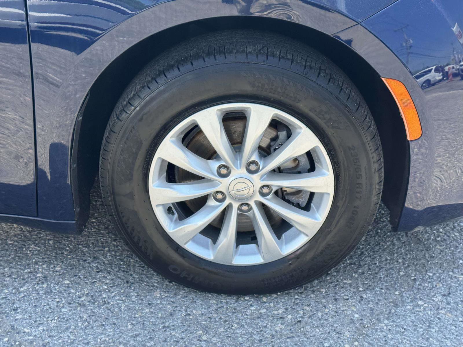 Used 2019 Chrysler Pacifica Touring-L FWD image 9