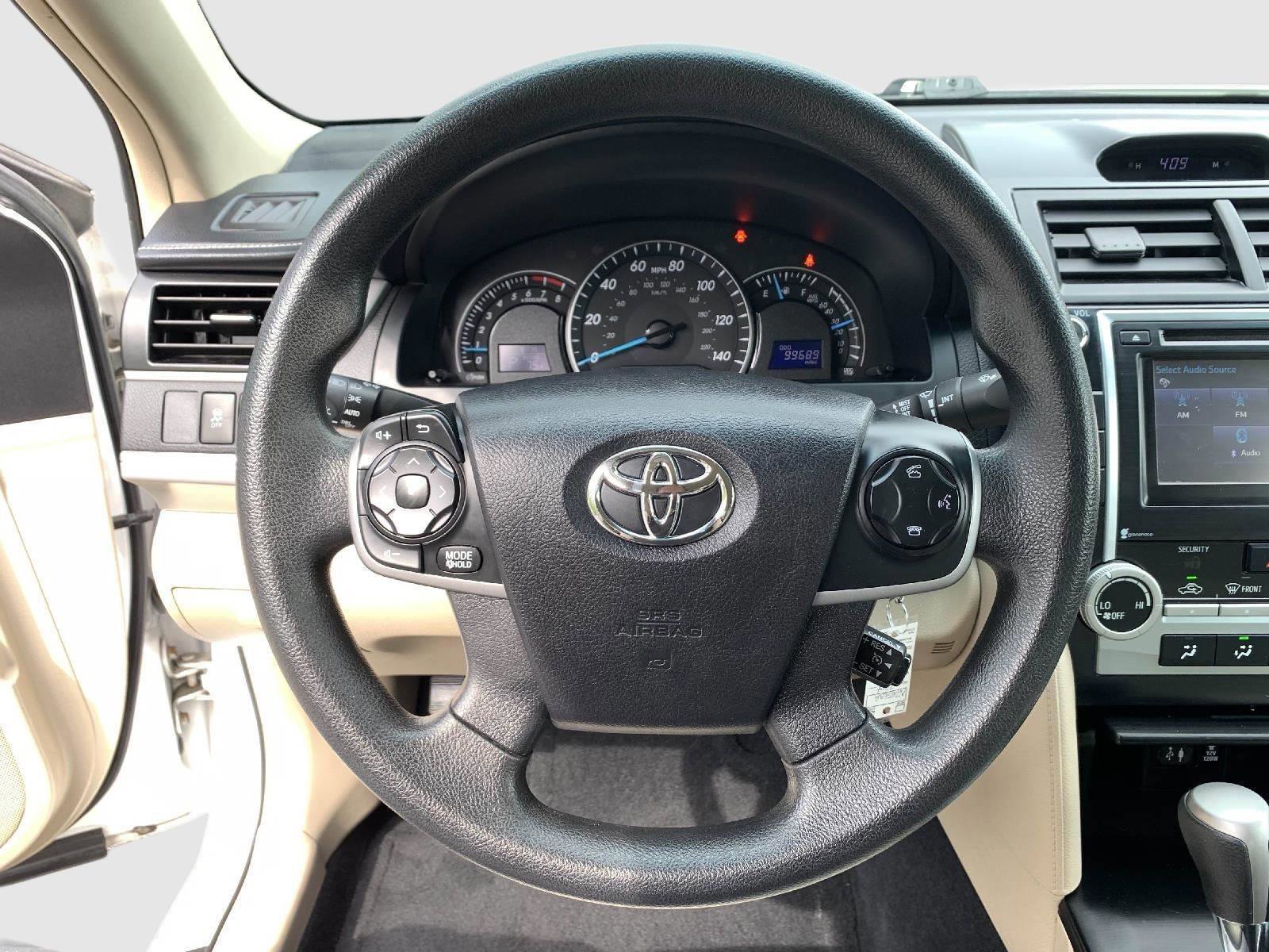 Used 2014 Toyota Camry LE FWD image 14