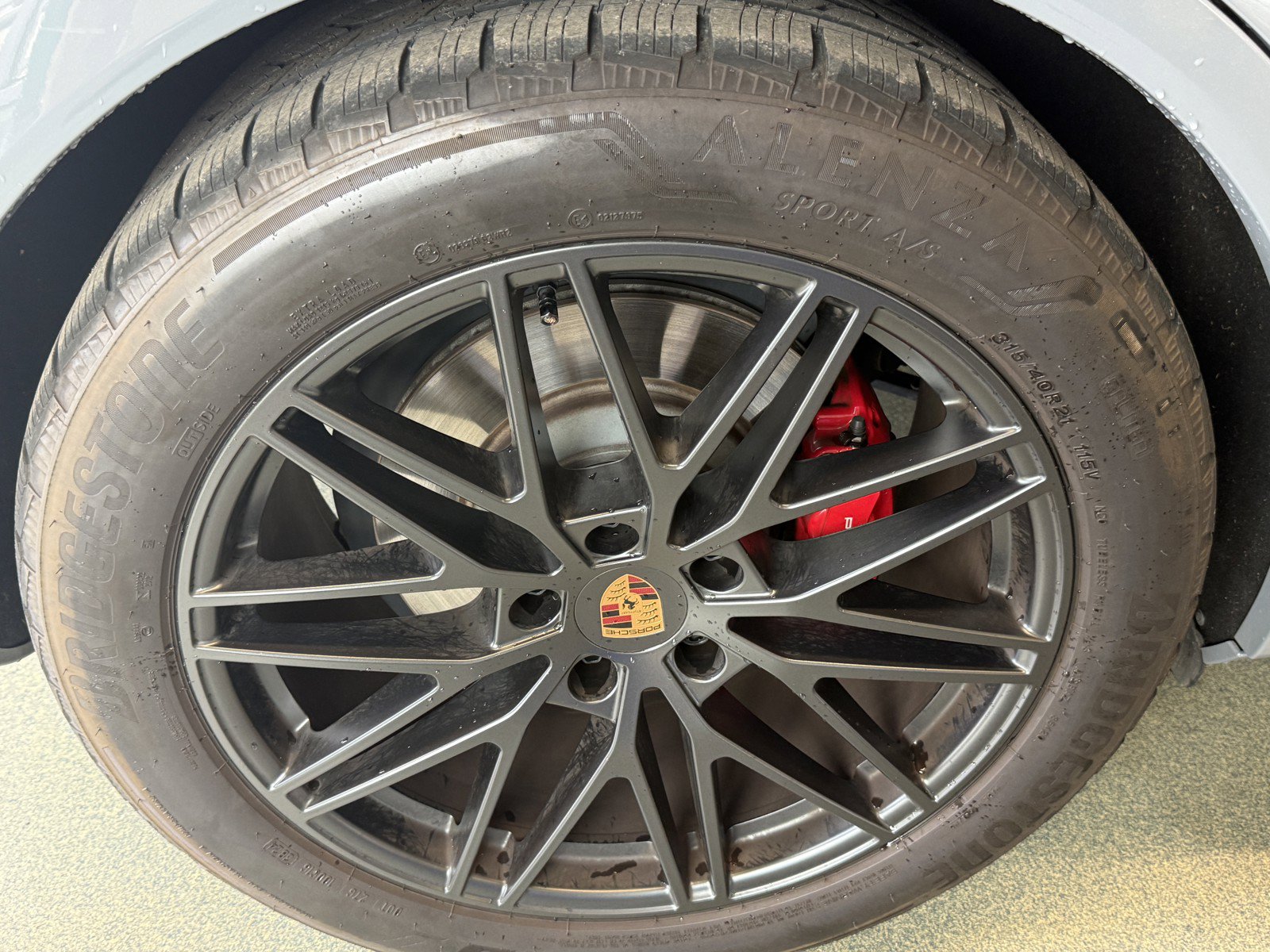 Used 2025 Porsche Cayenne GTS AWD/4WD image 35