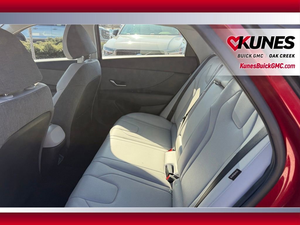 Used 2025 Hyundai Elantra Limited image 8