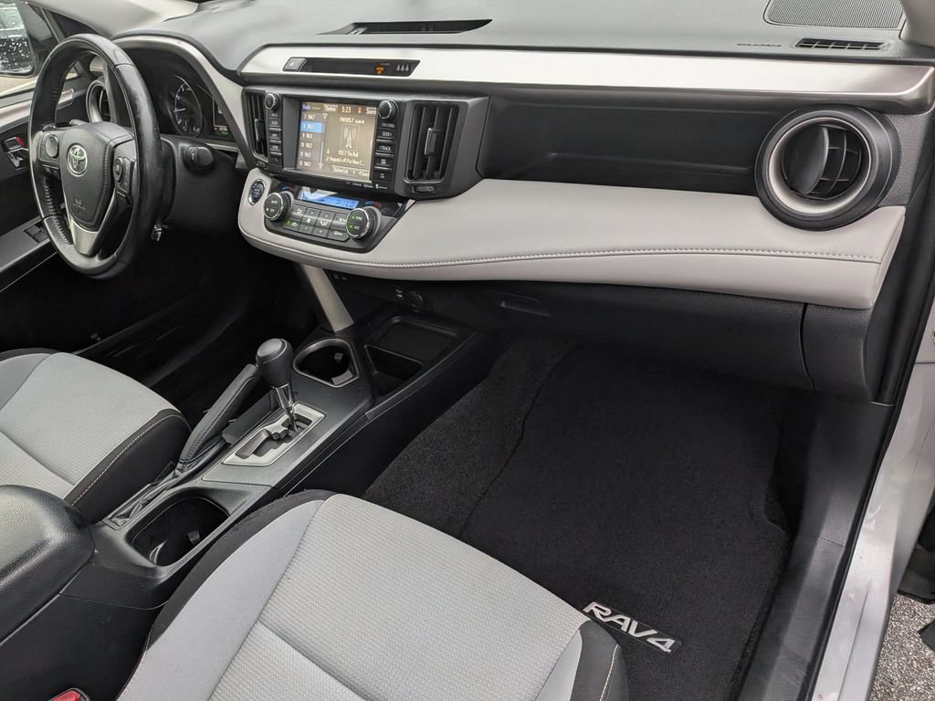 Used 2018 Toyota RAV4 XLE FWD image 25