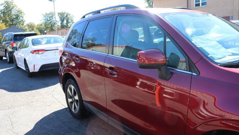 Used 2017 Subaru Forester 2.5i Limited AWD/4WD image 10