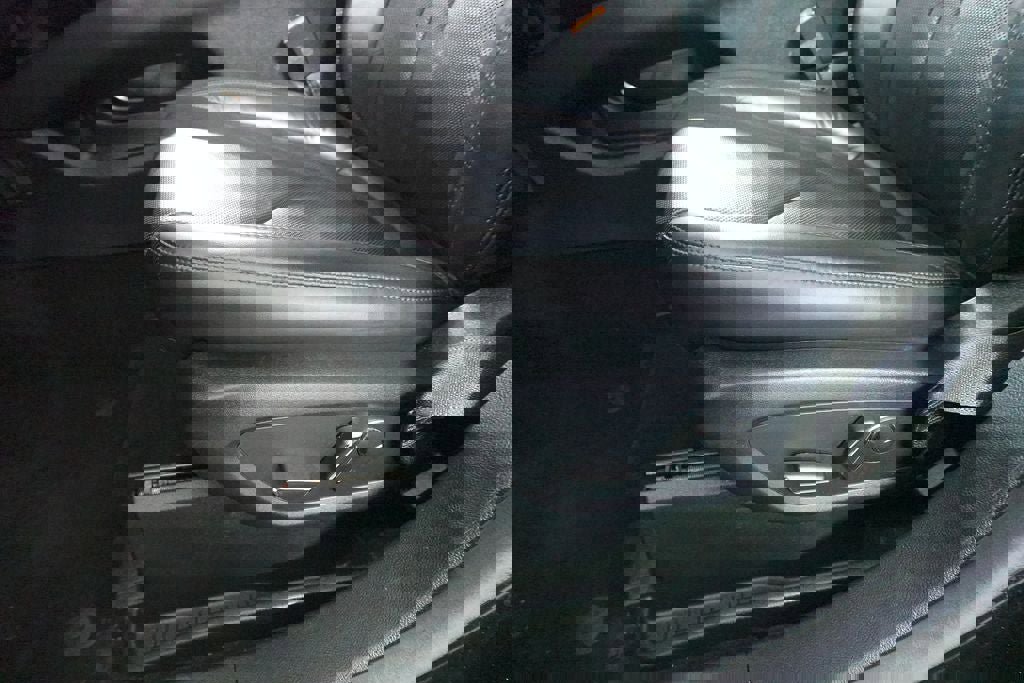 Used 2020 Lincoln Nautilus Reserve w/ Equipment Group 201A image 11