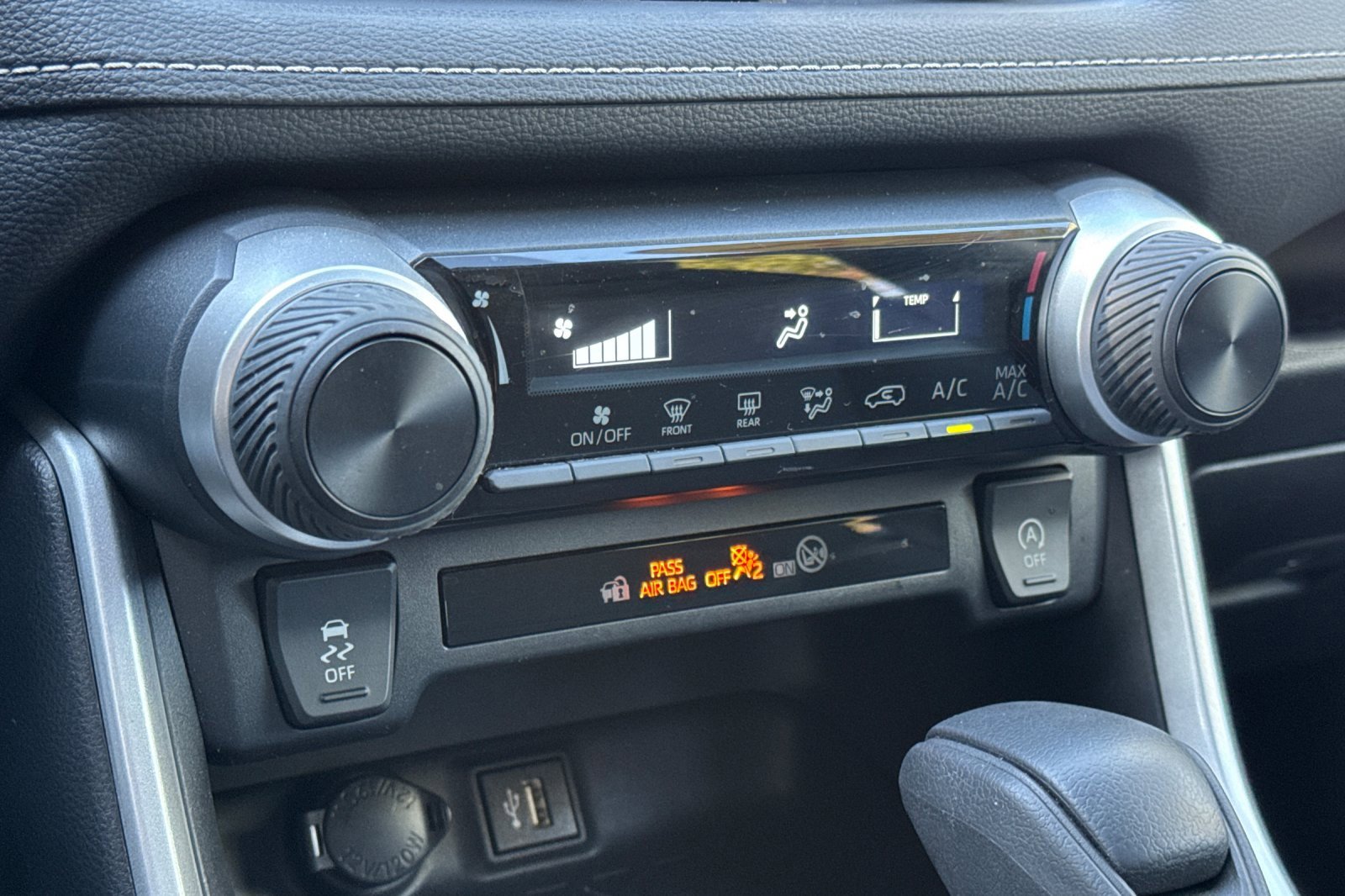 Used 2024 Toyota RAV4 LE image 23