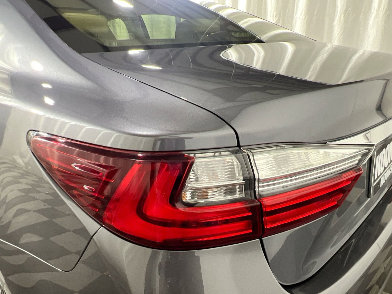 Used 2016 Lexus ES 350 w/ Luxury Package w/Wood Trim image 16