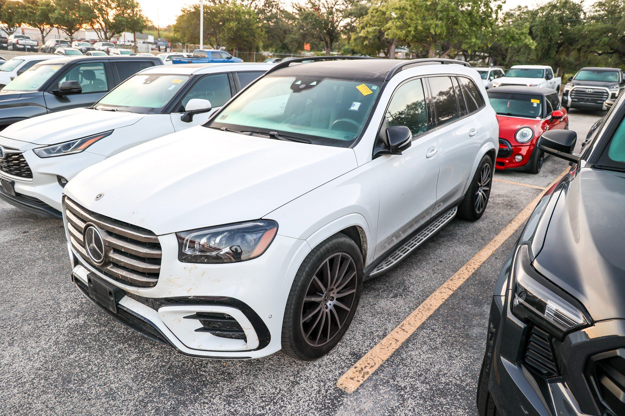Used 2024 Mercedes-Benz GLS 580 4MATIC image 3